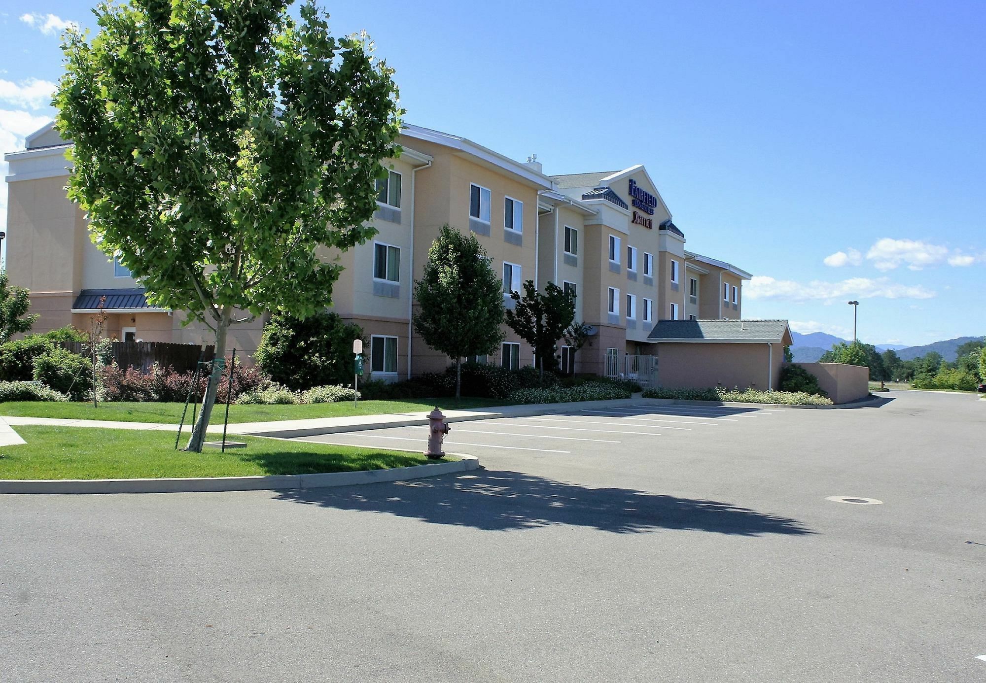 Fairfield Inn & Suites Redding Exterior photo